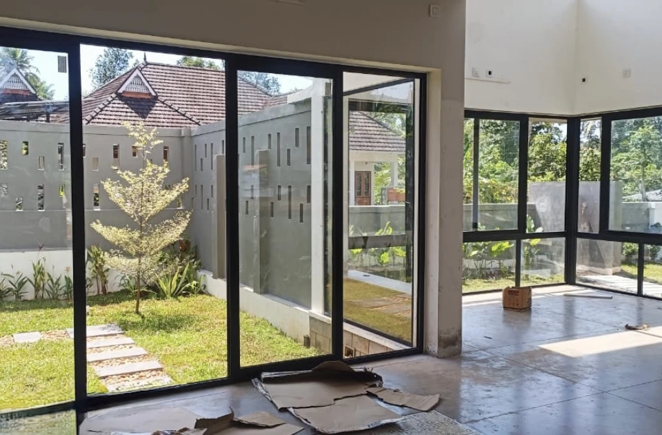 Pool & Deck Glass Fencing